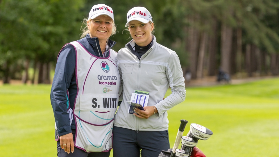 Spielte die beste Runde des Turniers: Golf-Team-Germany-Spielerin Sophie Witt (mit Caddie und Mama Anja Witt).