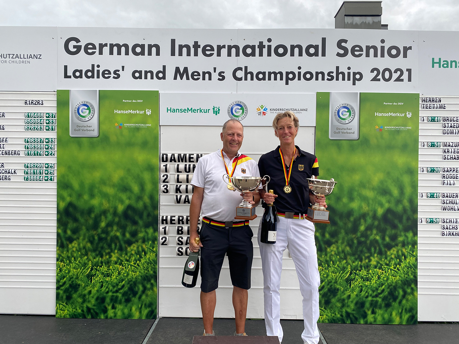 Die beiden Sieger der IAM AK 50 Martin Birkholz und Anja Lundberg. (Foto: Langer Sport Marketing)