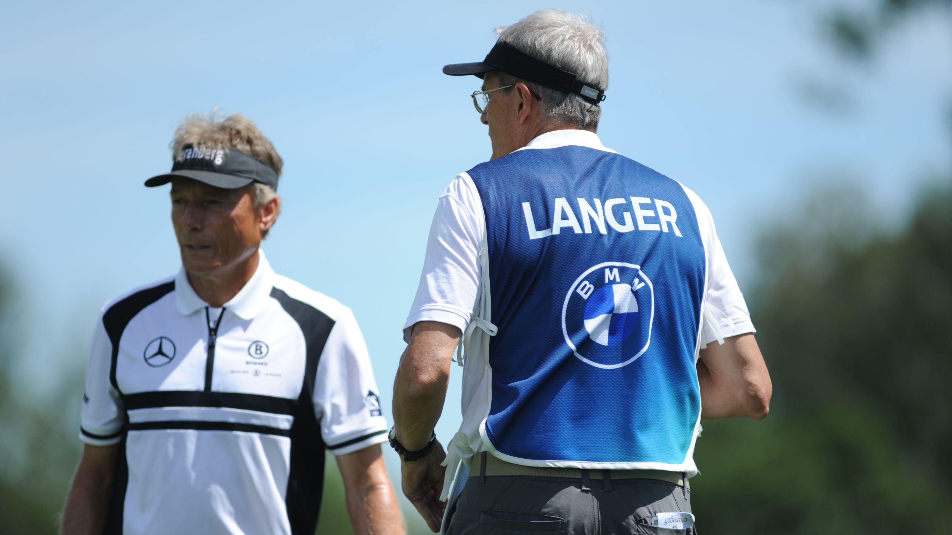 Norbert Dehoust ist Freund und Arzt von Bernhard Langer sowie sein Caddie bei der BMW International Open 2024 in Eichenried. © Michael Schellenberger