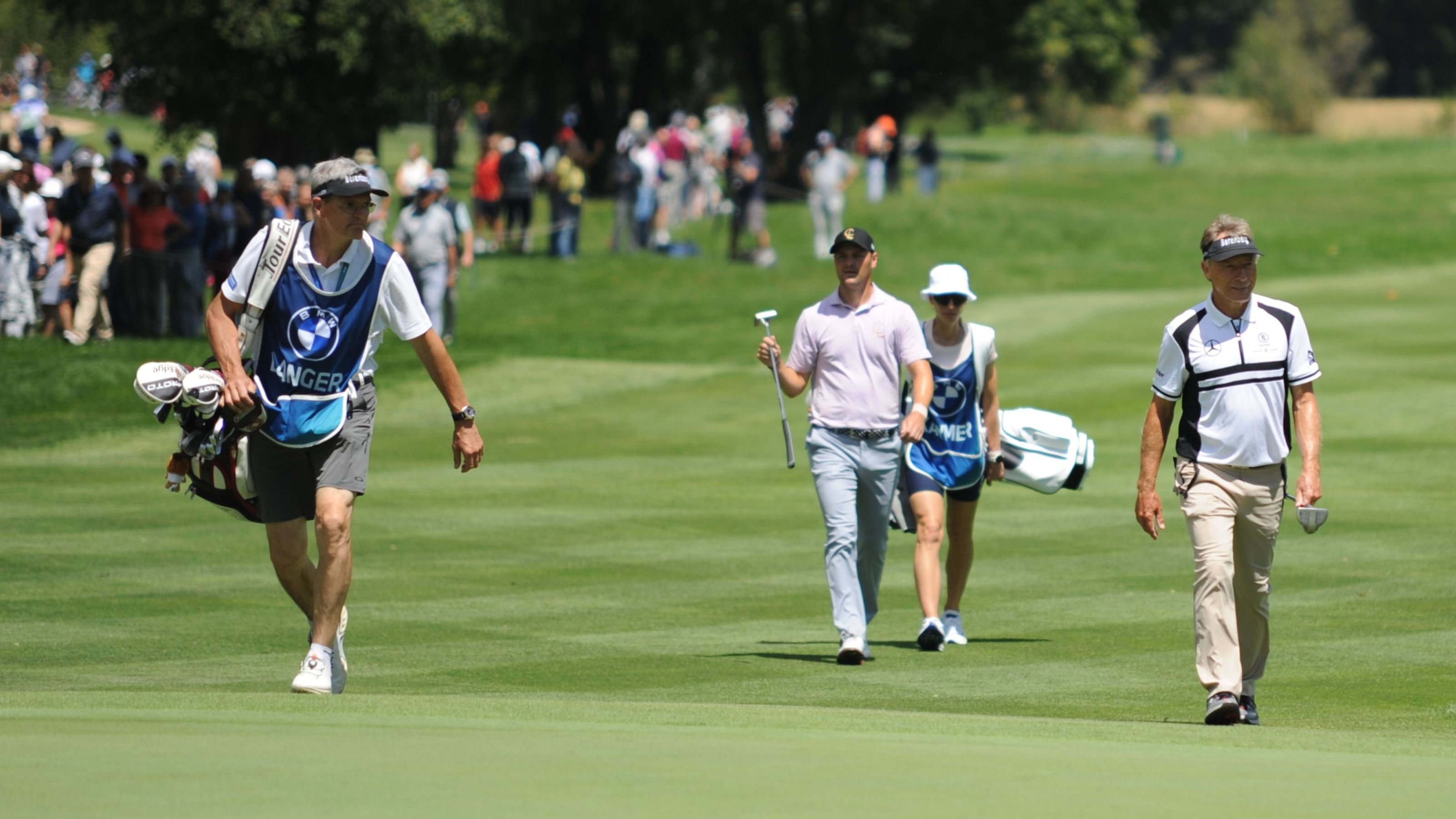 Norbert Dehoust ist Freund und Arzt von Bernhard Langer sowie sein Caddie bei der BMW International Open 2024 in Eichenried. © Michael Schellenberger