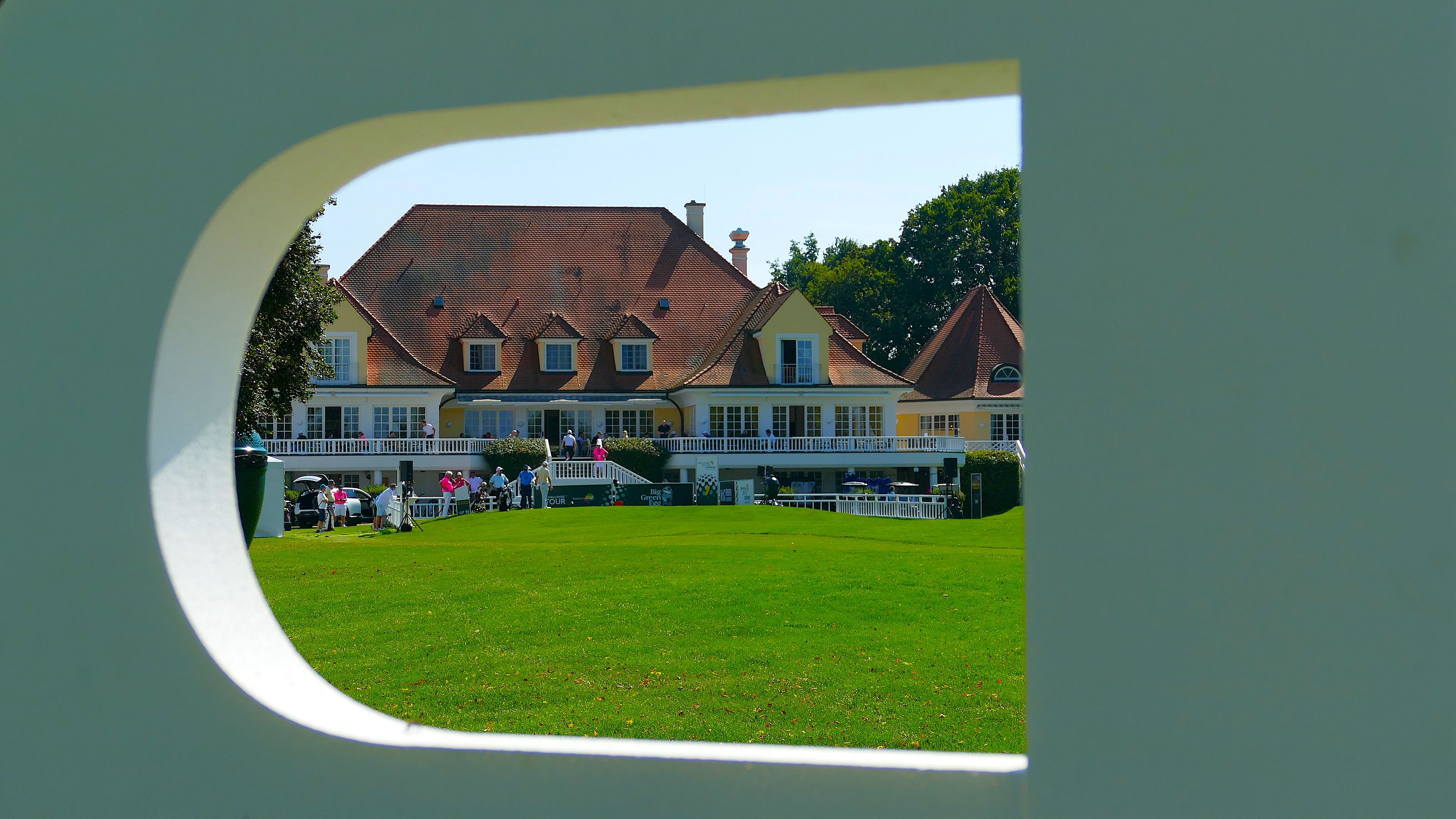 Das Clubhaus des Wittelsbacher GC von Fairway 1. © DGV/Kirmaier