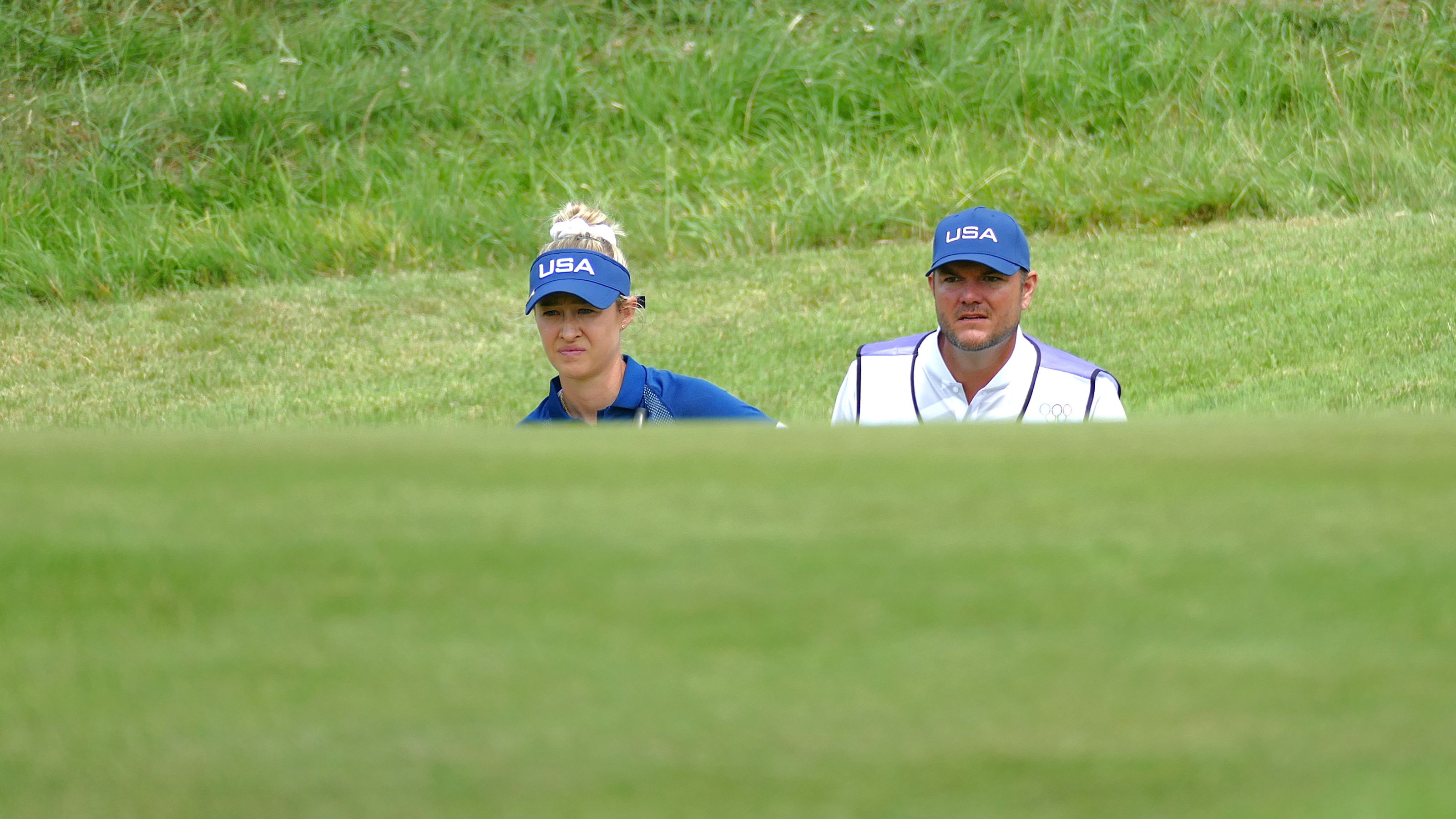 Favoritin fürs Finale: die Weltranglistenerste Nelly Korda mit Caddie Jason McDede © DGV/Kirmaier