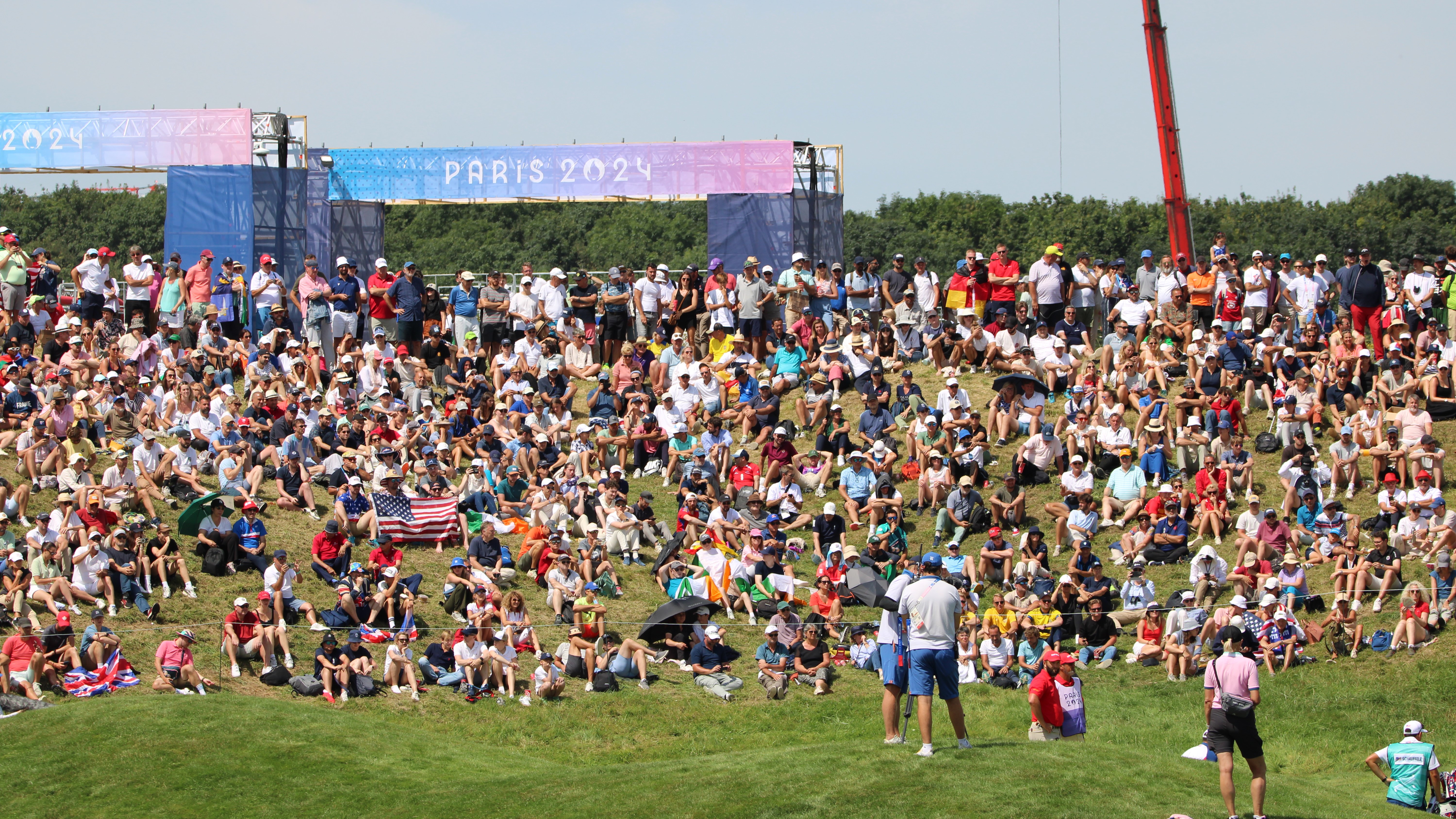 Woodstock-Feeling auf Le Golf National: Am Finaltag waren es erneut knapp 30.000 Zuschauer. © DGV/Kirmaier