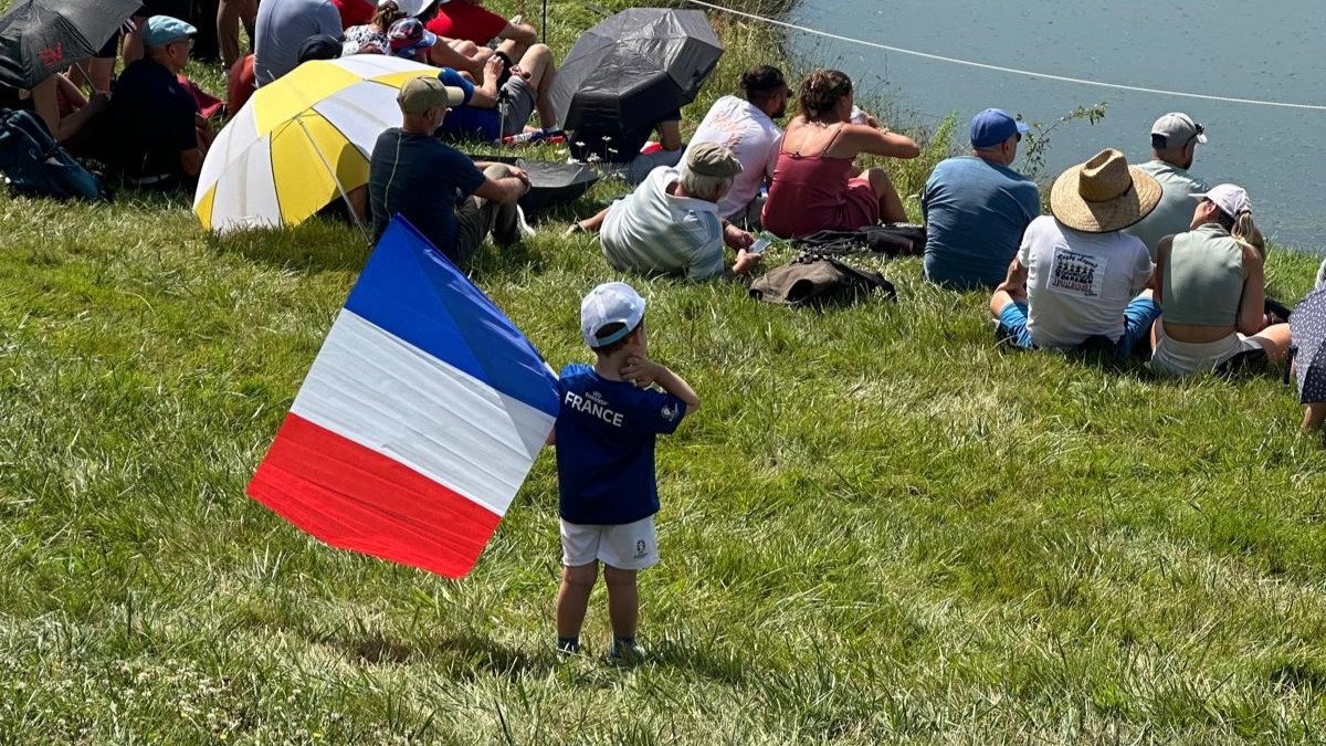 Vive la France - einer der kleinsten Fans auf der Anlage von Le Golf National © DGV