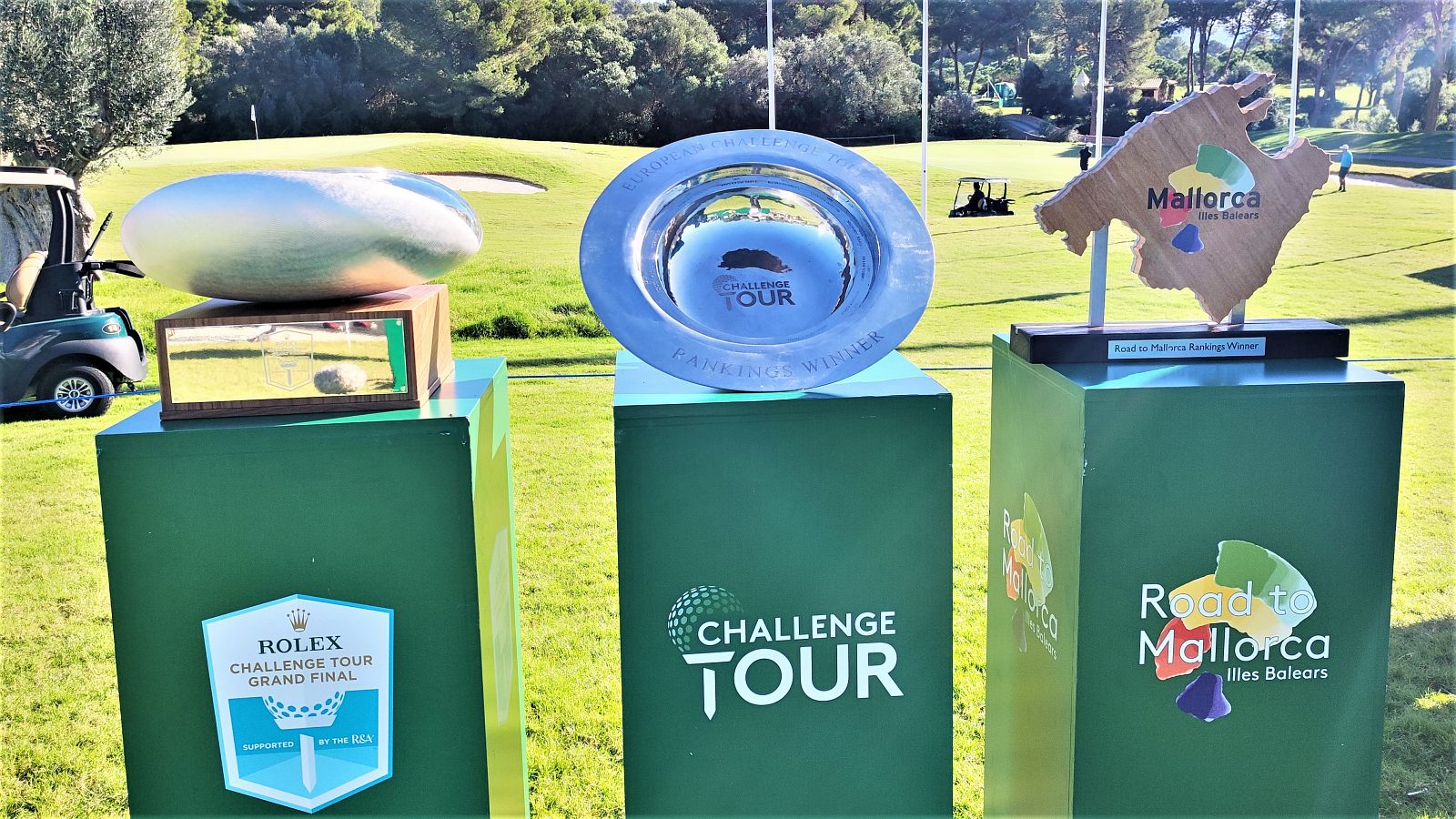 Um diese drei Trophäen wurde beim Grand Final der Challenge Tour gespielt. © Kirmaier