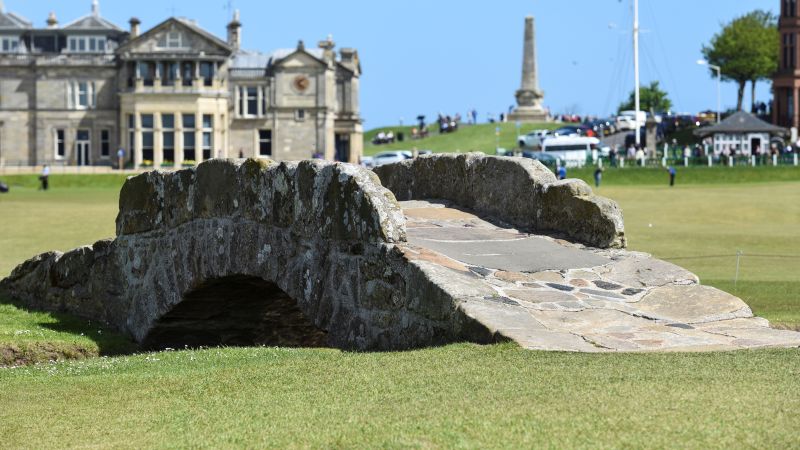 Platz 1: Die Swilcan Bridge auf dem Old Course in St. Andrews. © John Lawson/Getty Images