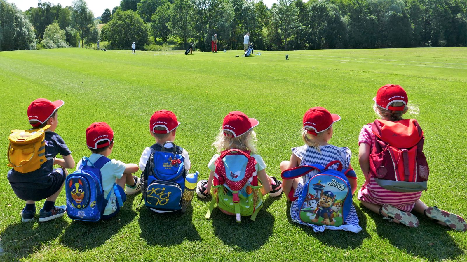 Und so ganz nebenbei durften die Kids des Kindergartens Grünbach auf der Range noch Golf schnuppern.