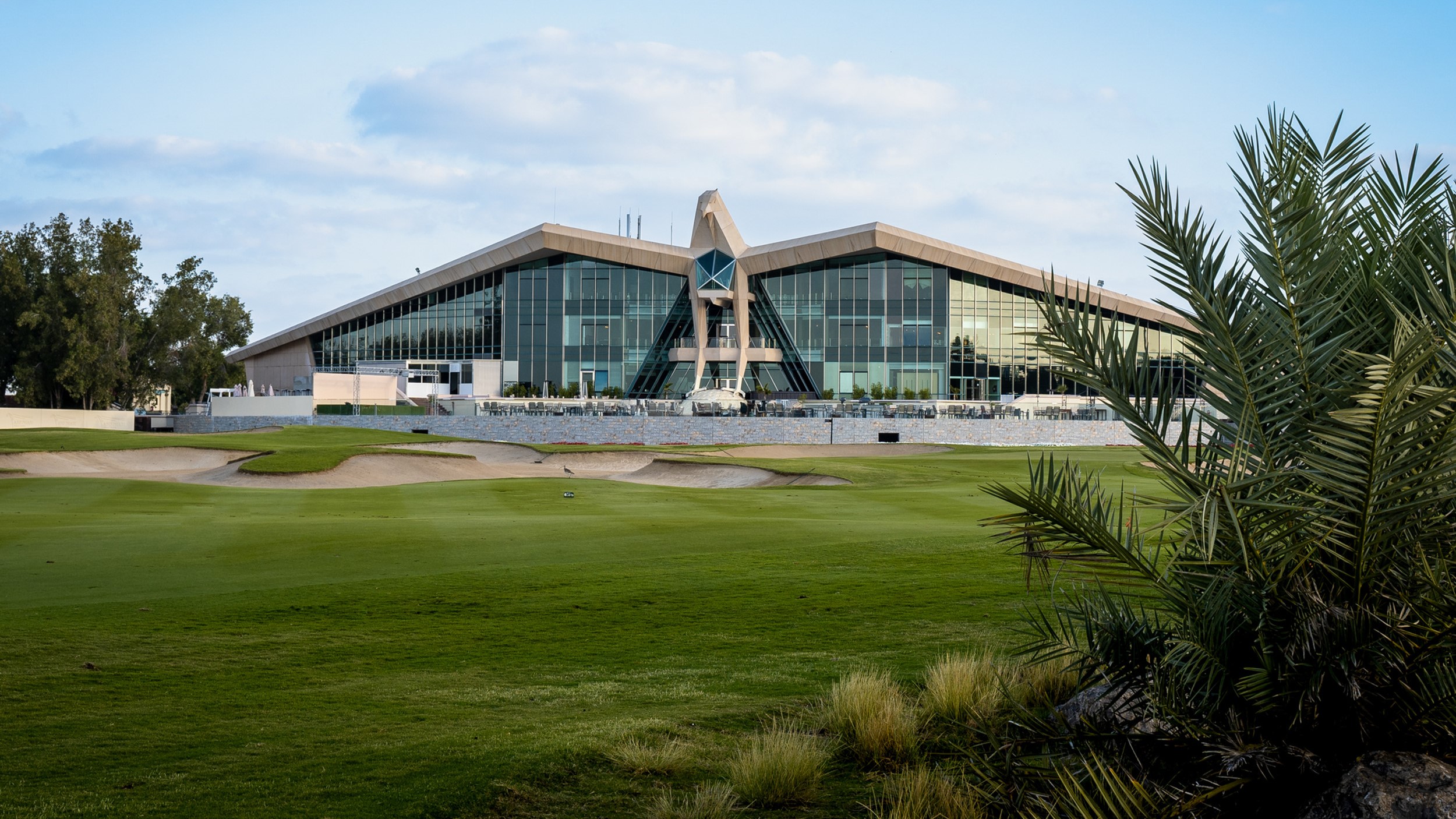 Das imposante Clubhaus des Abu Dhabi GC, wo 2023 die Team-Weltmeisterschaften der Damen und Herren stattfanden.