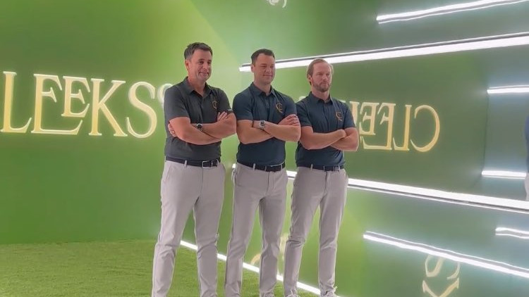 Ups. Da war die Social-Media-Abteilung zu schnell: Richard Bland und Martin Kaymer mit Cleeks-Neuzugang Kalle Samooja beim Team-Fotoshooting.