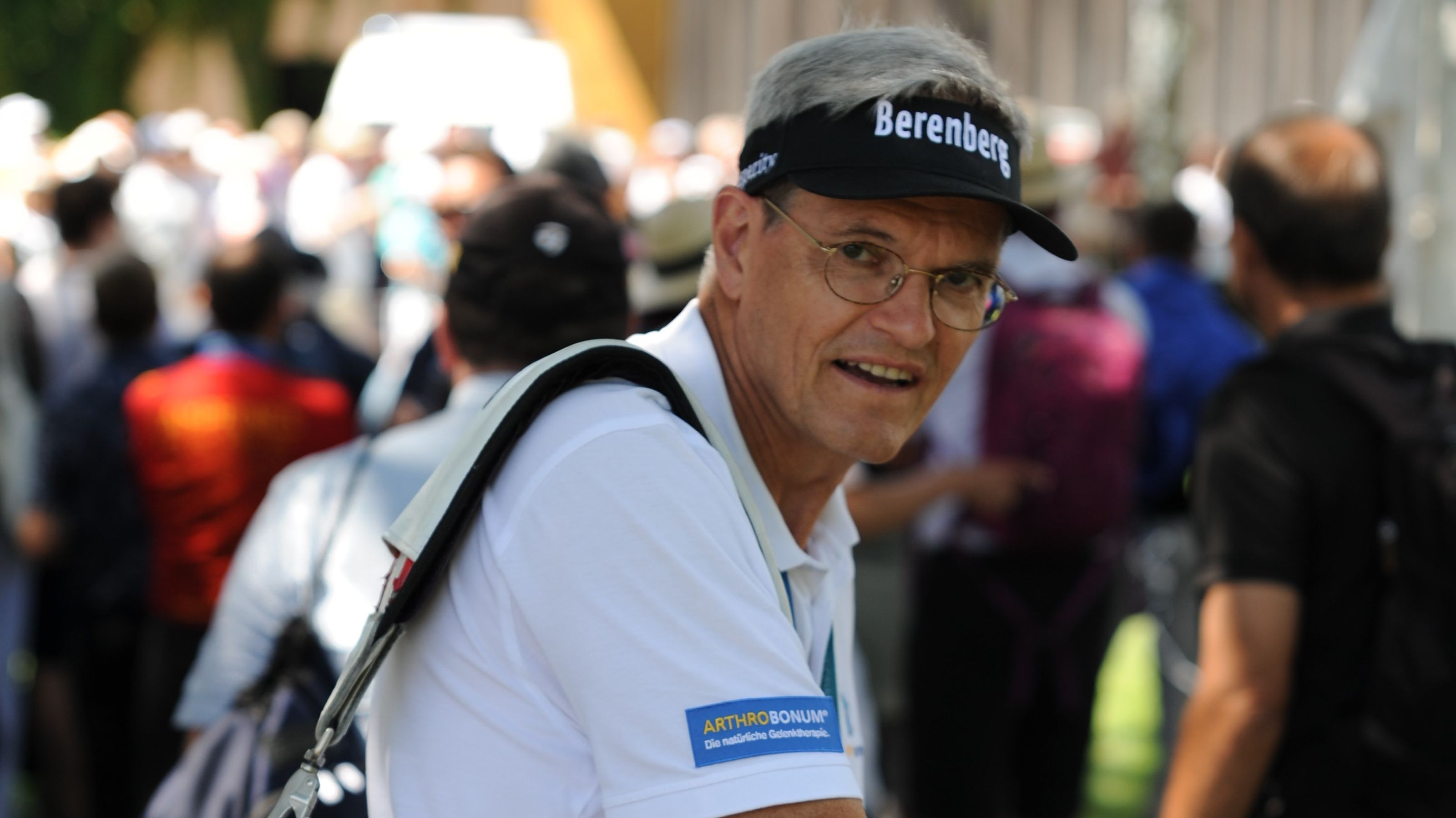 Norbert Dehoust ist Freund und Arzt von Bernhard Langer sowie sein Caddie bei der BMW International Open 2024 in Eichenried. © Michael Schellenberger