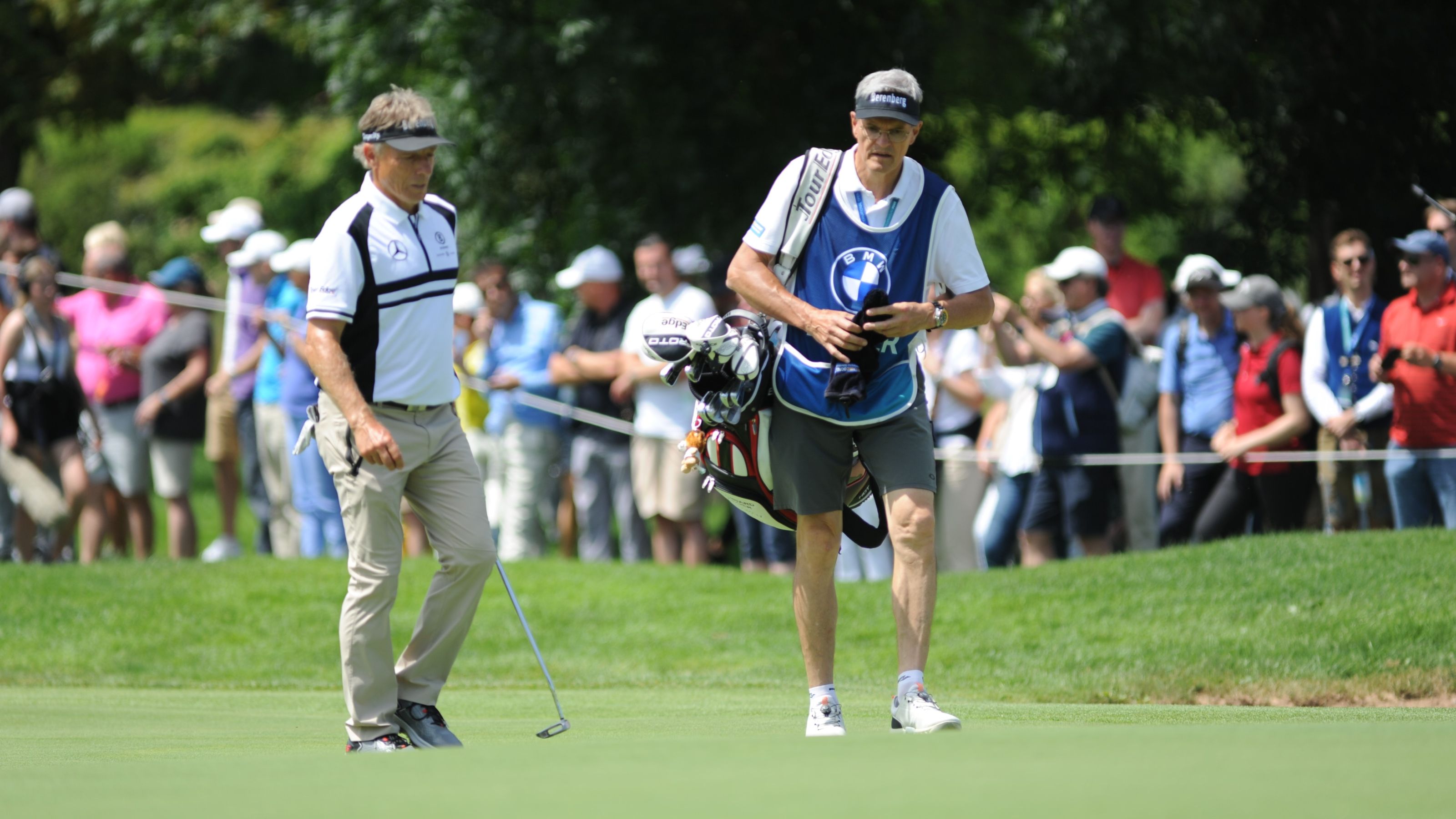 Norbert Dehoust ist Freund und Arzt von Bernhard Langer sowie sein Caddie bei der BMW International Open 2024 in Eichenried. © Michael Schellenberger