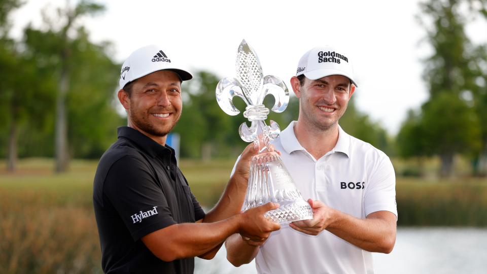 Xander Schauffele und Patrick Cantlay bei ihrem Erfolg bei der Zurich Classic 2022.