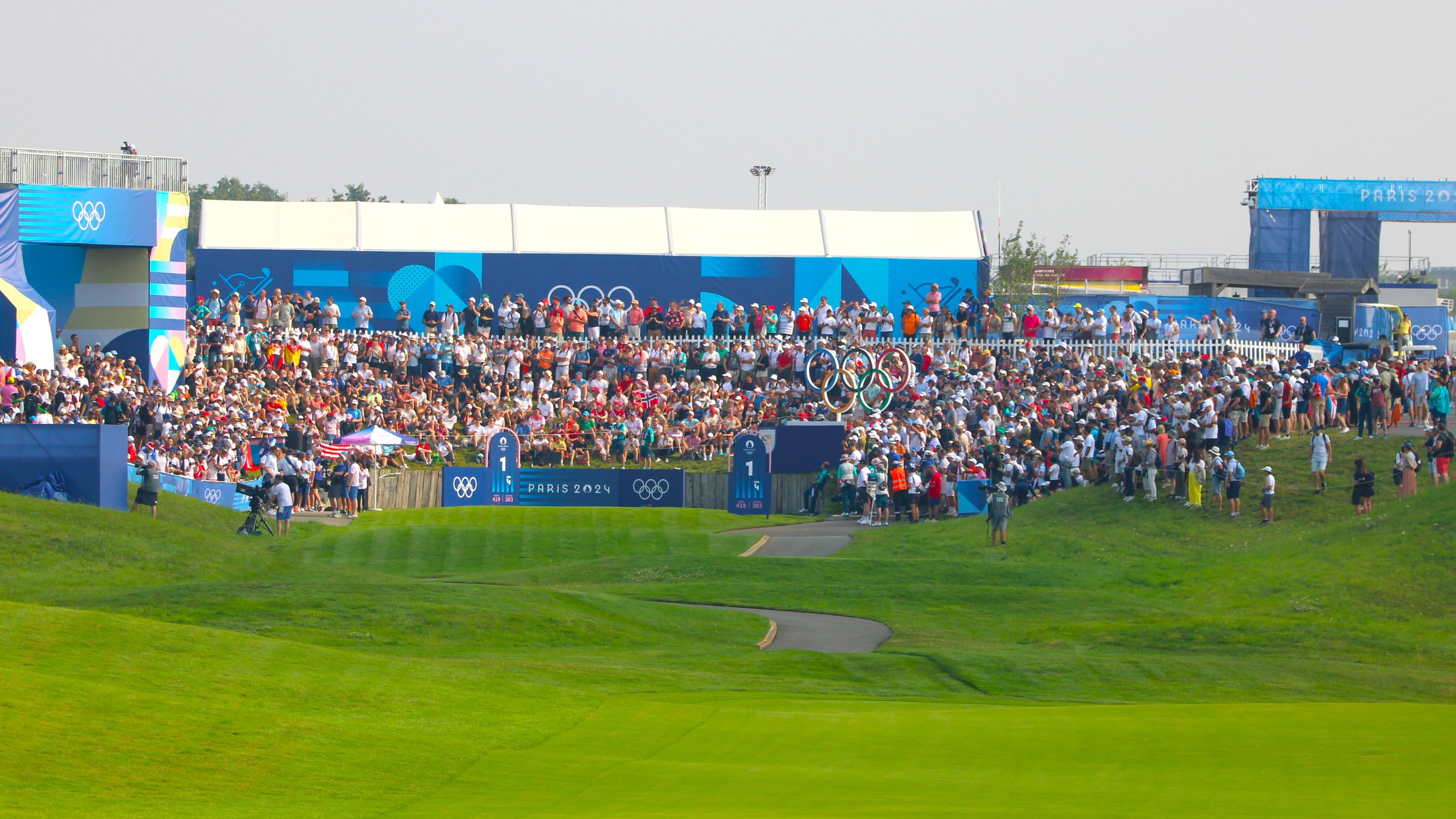 Blick auf Tee eins von Le Golf National © DGV/Kirmaier