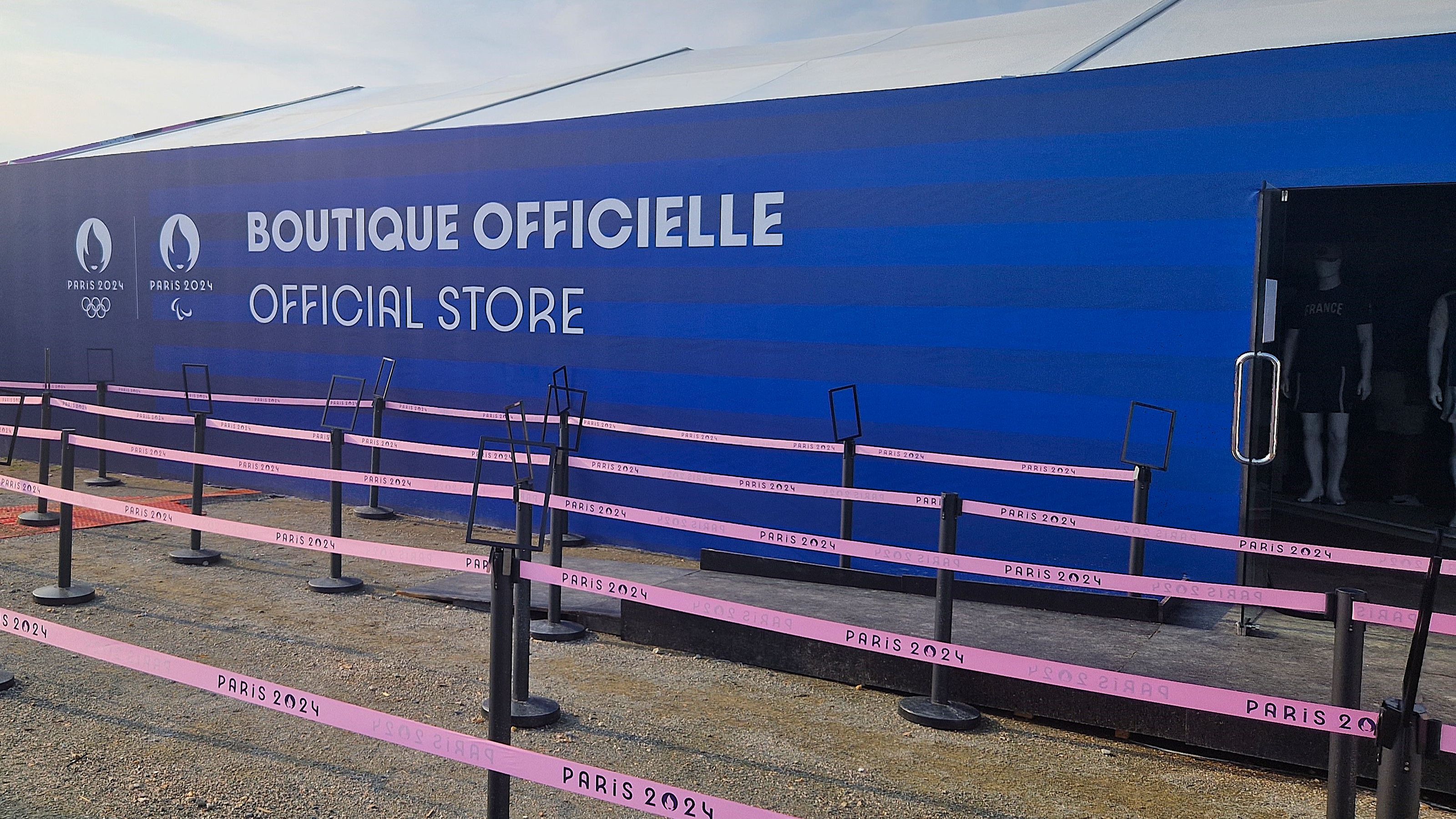 Der offizielle Souvenirshop bei Olympia in Paris. © DGV/Kirmaier