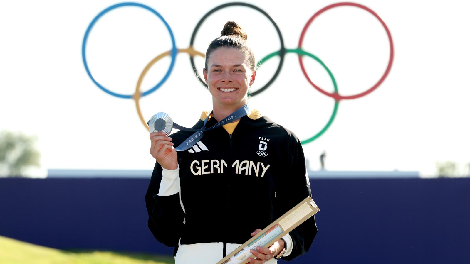 Esther Henseleit gewinnt die erste Olympische Silbermedaille für Deutschland in Paris.