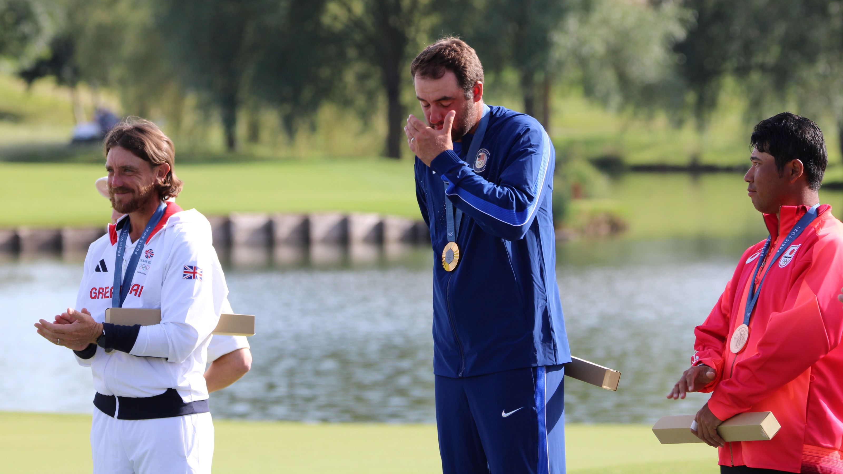 Emotionen pur: Olympiasieger Scheffler weinte nach dem Abspielen der Hymne. © DGV/Kirmaier