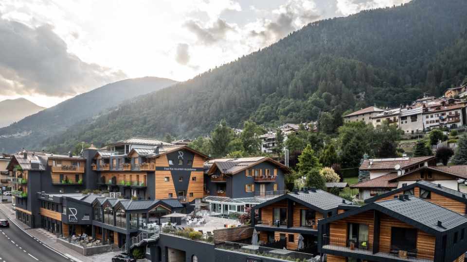 Außenansicht des Ravelli Hotel in Südtirol 