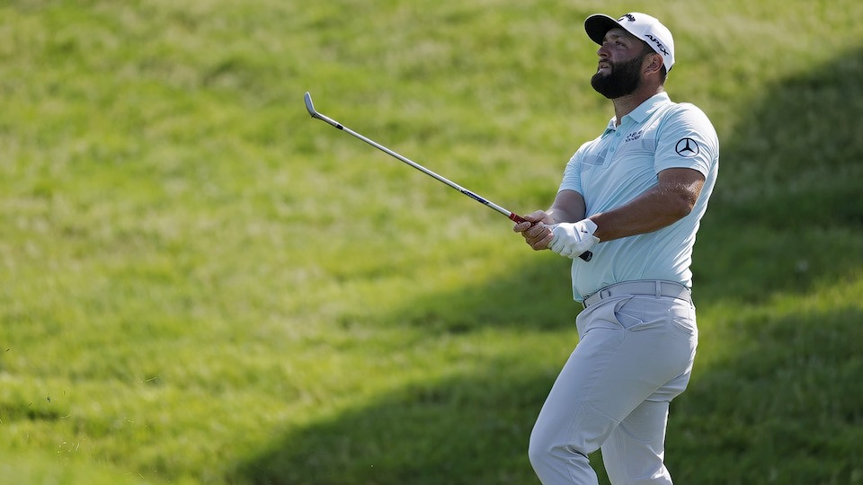 Machen Sie es wie Jon Rahm – hoch und sicher aufs Grün.