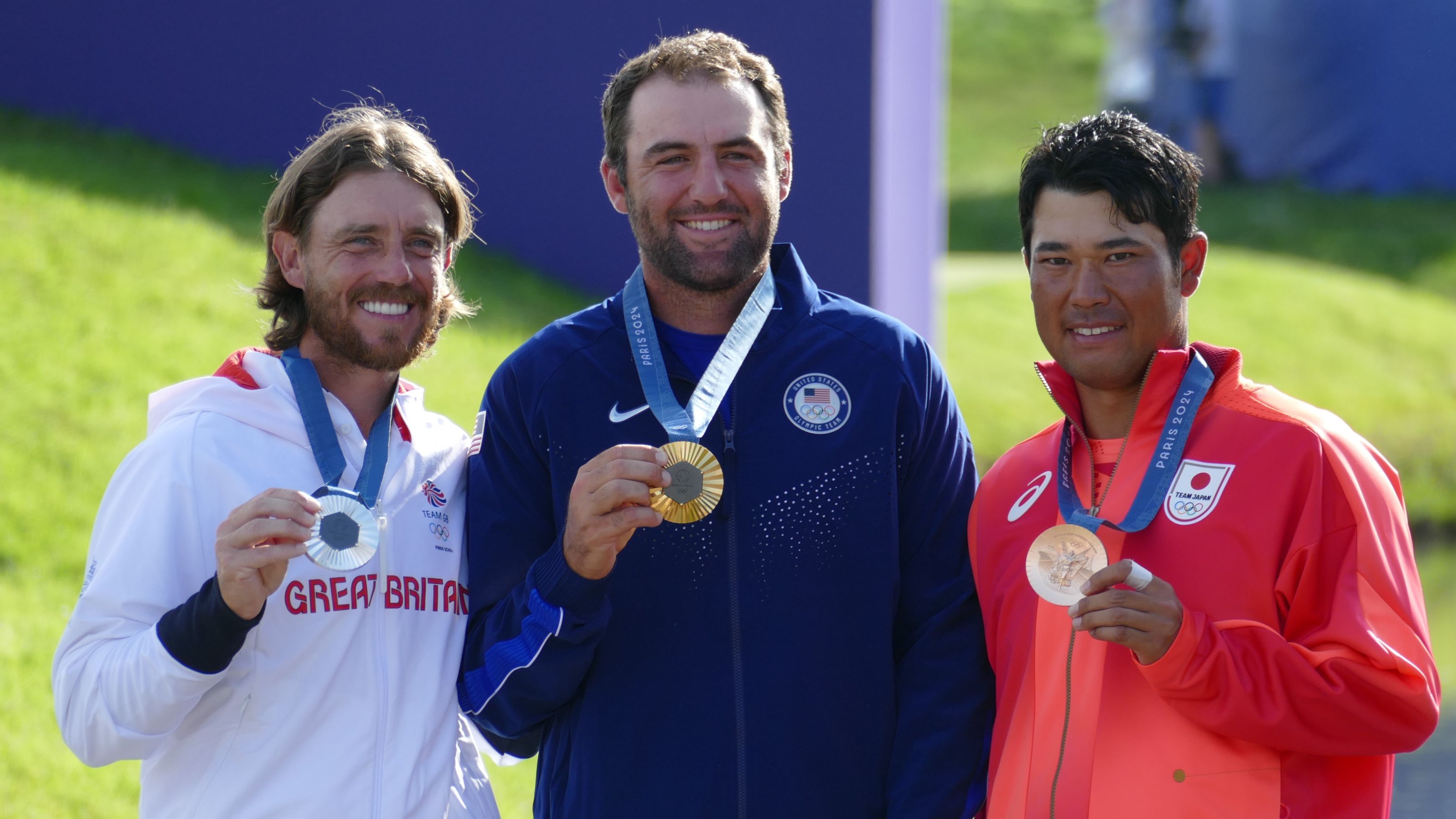 Olympiasieger 2024 in Paris: Der US-Amerikaner Scottie Scheffler holt Gold auf Le Golf National vor Tommy Fleetwood und Hideki Matsuyama.