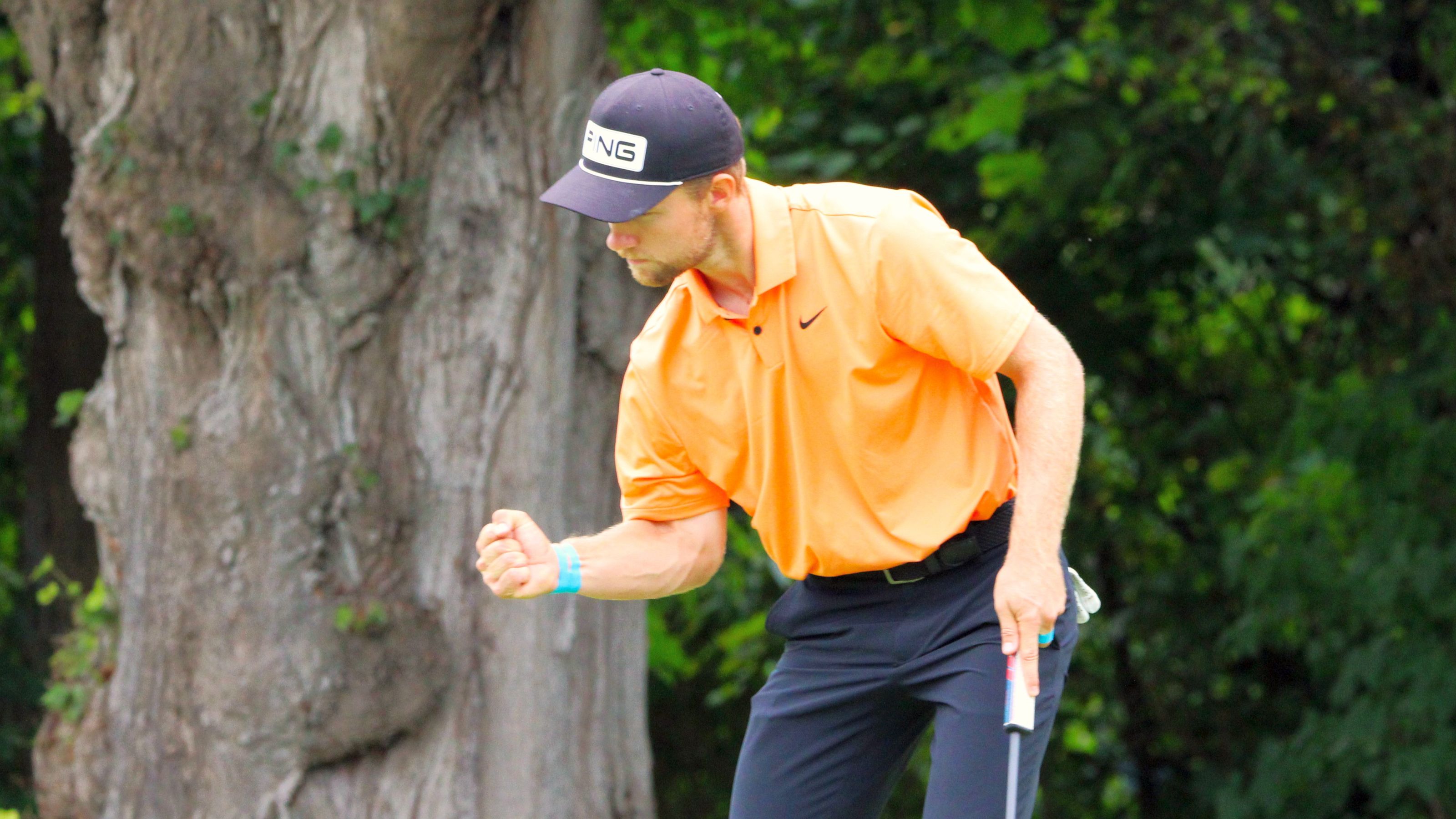 Der vielleicht entscheidende Moment: Rasmus Neergaard-Petersen feiert sein starkes Birdie auf der 17. © DGV/Kirmaier