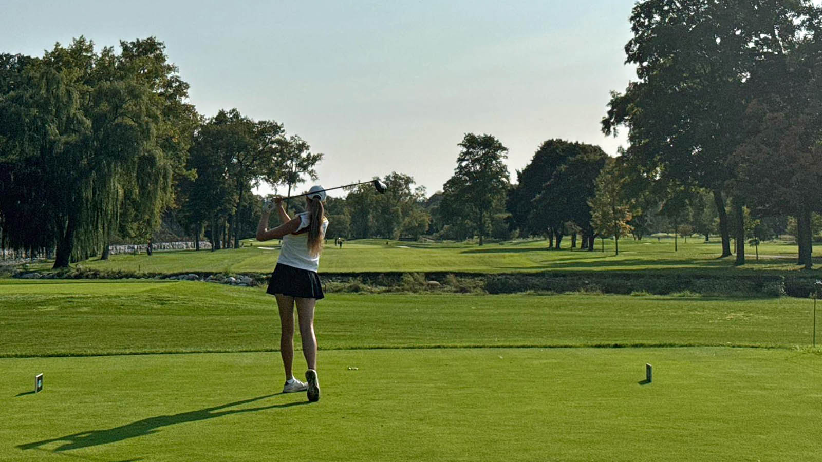 Uma Bergner startet mit einem Birdie auf Tee 10 in ihre zweite Runde (© DGV)