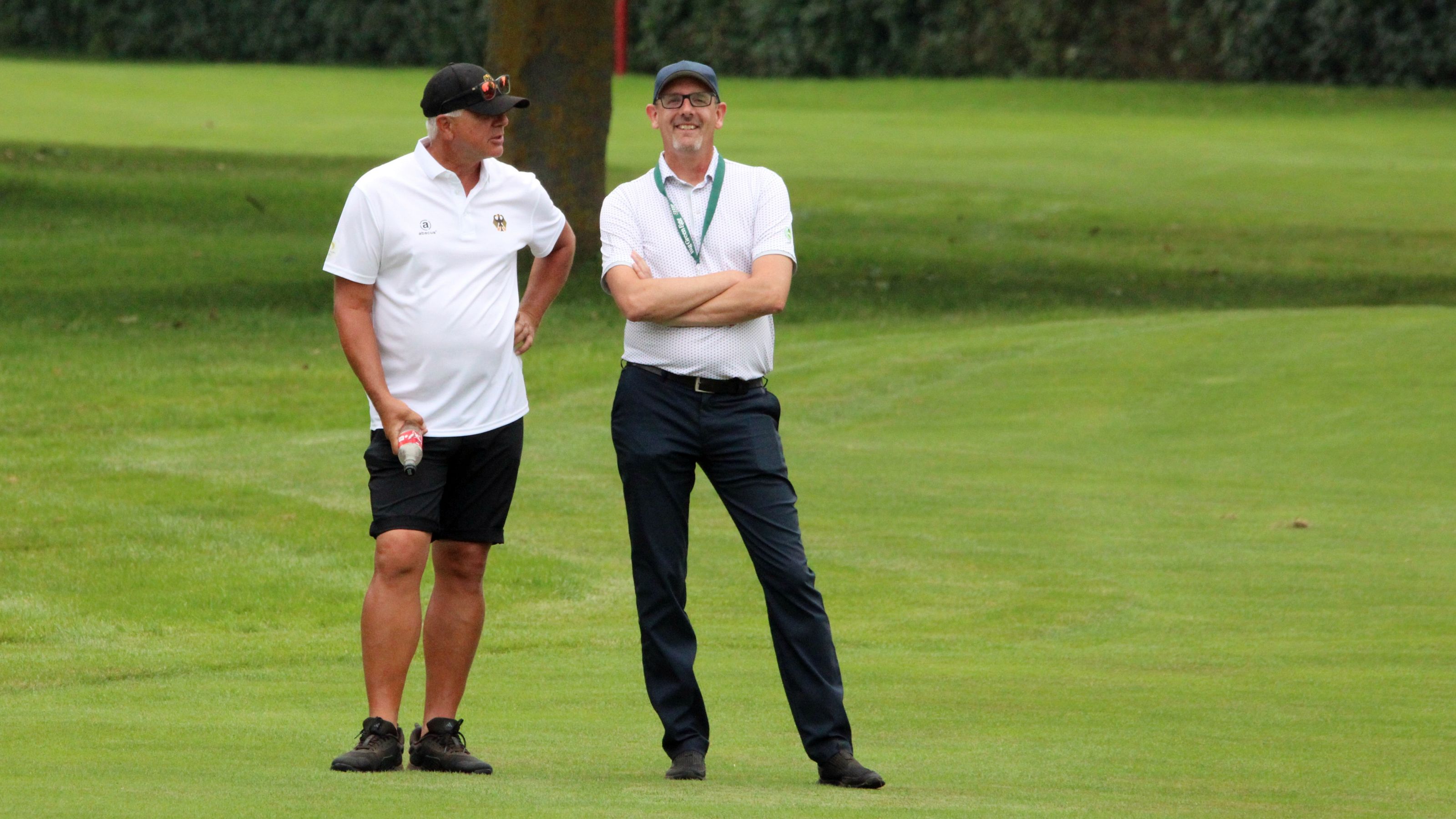 Herren-Bundestrainer Uli Eckhardt (l.) im Gespräch mit Felix Lechner, Geschäftsführer der PGA of Germany. © DGV/Kirmaier