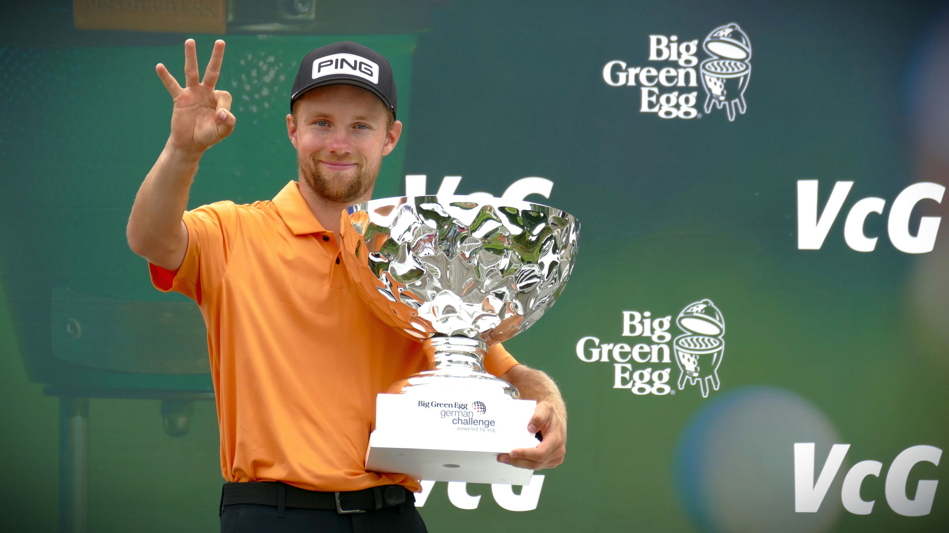 Hattrick perfekt: Der Däne Rasmus Neergaard-Petersen holt bei der Big Green Egg German Challenge powered by VcG seinen dritten Saisonsieg und steigt damit fix auf die DP World Tour auf. © DGV/Kirmaier