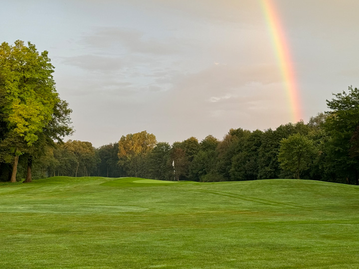 Malerisch: Ein Regenbogen begrüßte die Teilnehmer am frühen Morgen (Bild: Sarah Comford)