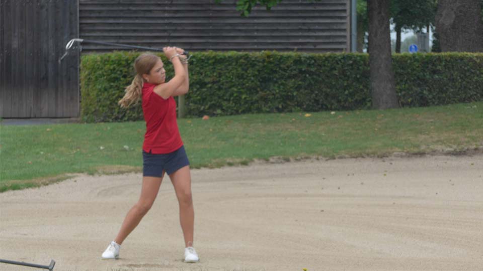 Fast ganz nach vorne spielte sich Clarissa von Doetinchem vom Hamburger GC, auch aus dem Bunker. (Foto: DGV/Kretzschmar)