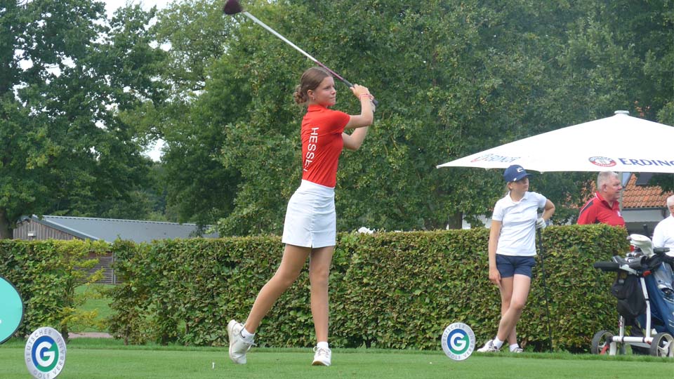 Lily Menge vom Licher GC hat sich eine gute Ausgangslage erspielt, um den Cut zu schaffen und am Sonntag um die Medaillen mitspielen zu dürfen. (Foto: DGV/Kretzschmar)