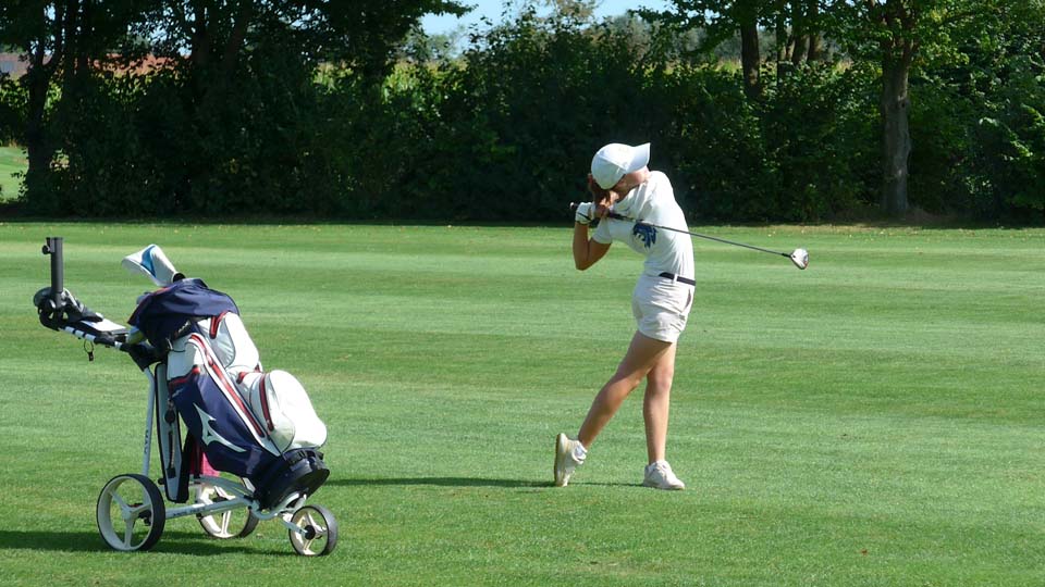 Lucia Fohrmann vom GC Starnberg spielte sich in den Cut und darf am Finaltag nochmals abschlagen. (Foto: DGV/Kretzschmar)