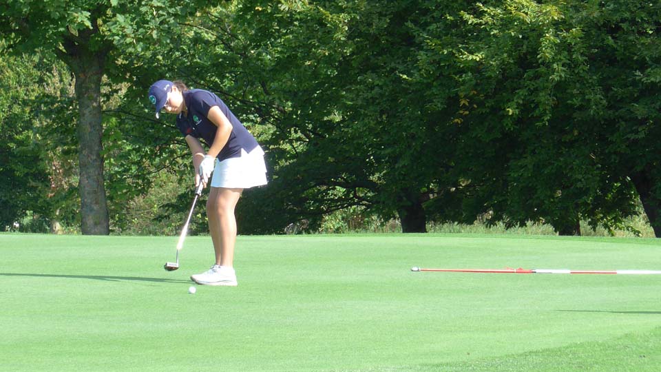 Sofia Restrepo Quintero (GC Hubbelrath) beim Putt am 7. Loch. (Foto: DGV/Kretzschmar)