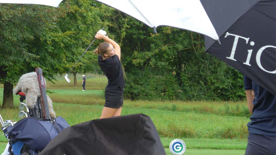 Julia Zimmermann (GC Mülheim an dr Ruhr) ist im Verlaf des Finals in der Spitzengruppe mit dabei. (Foto: DGV/Kretzschmar)