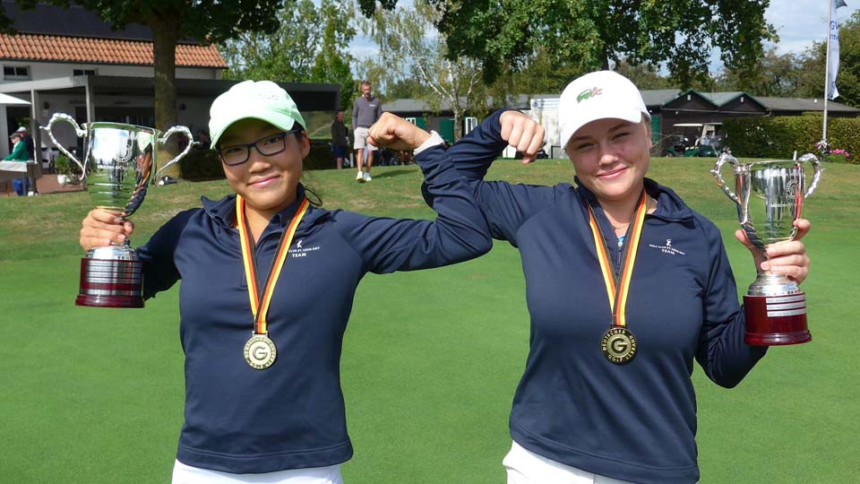 So sehen Siegerinnen aus! Yoo Jin Bae und Emma Brand vom GC St. Leon-Rot. (Foto: DGV/Kretzschmar)