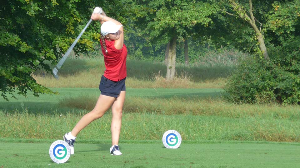 Frederika Pulte vom Aachener GC ist im Cut und darf am Sonntag im Finale nochmal abschlagen. (Foto: DGV/Kretzschmar)