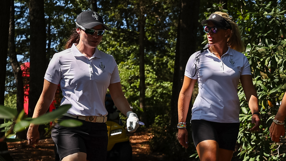 Leona Maguire und Suzann Pettersen beim Solheim Cup in Gainesville, Virginia.